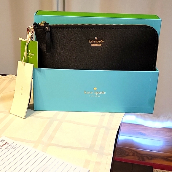 NWT Kate Spade Quentin Charge it Wristlet pouch, black - Picture 1 of 7